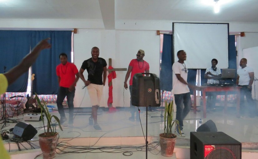 Urban musicians raise MK100, 000, clothing at a concert for flood victims