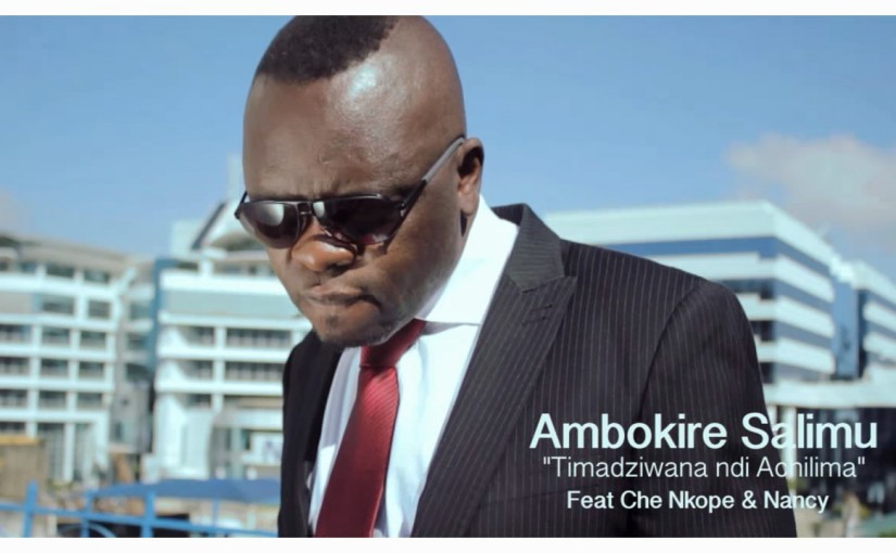 Watch Che Nkope as he discovers “Ma Tender” by Ambokire Salimu